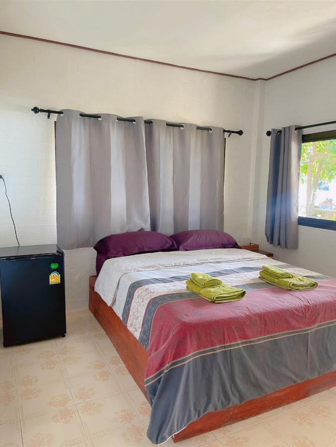 Baanyaiguesthouse 麦岛 外观 照片