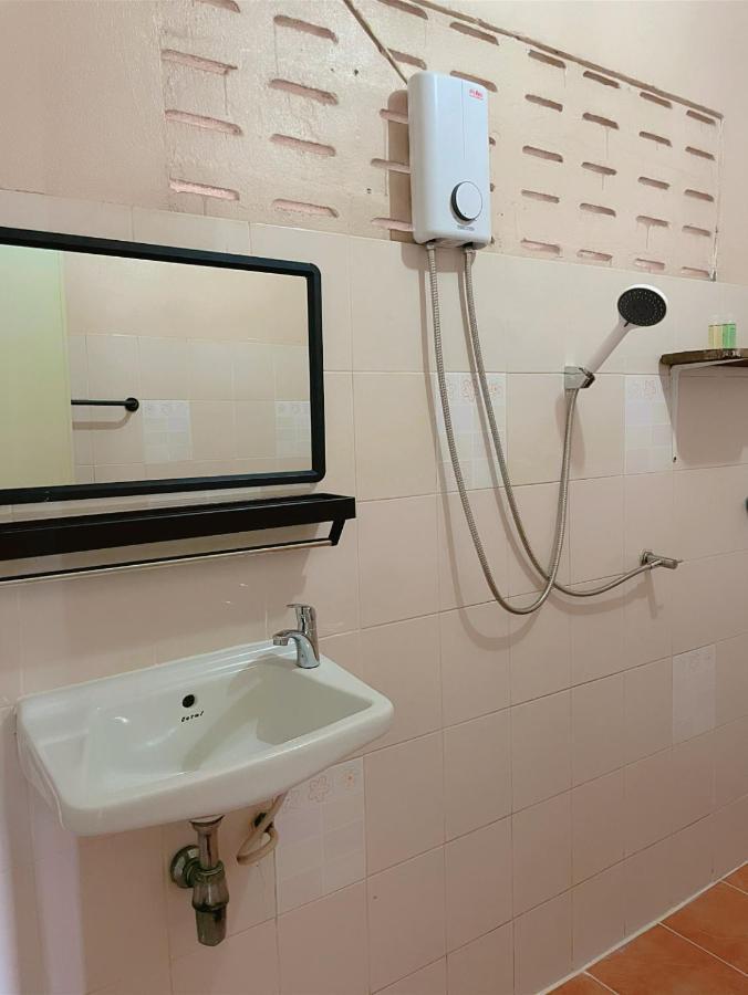 Baanyaiguesthouse 麦岛 外观 照片